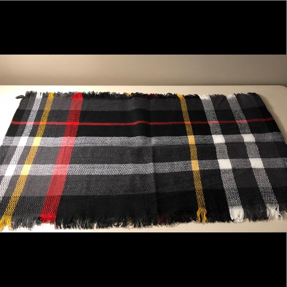 Women’s Plaid Infinity Scarf. - Picture 4 of 4